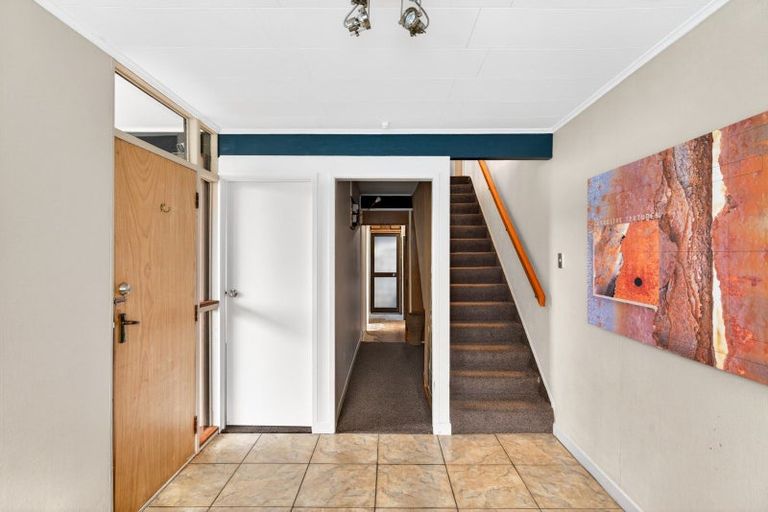 Photo of property in 17 Spencer Road, Hospital Hill, Napier, 4110