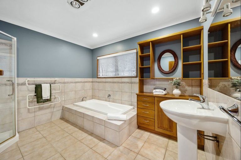 Photo of property in 33 Treetops Way, Bayview, Auckland, 0629