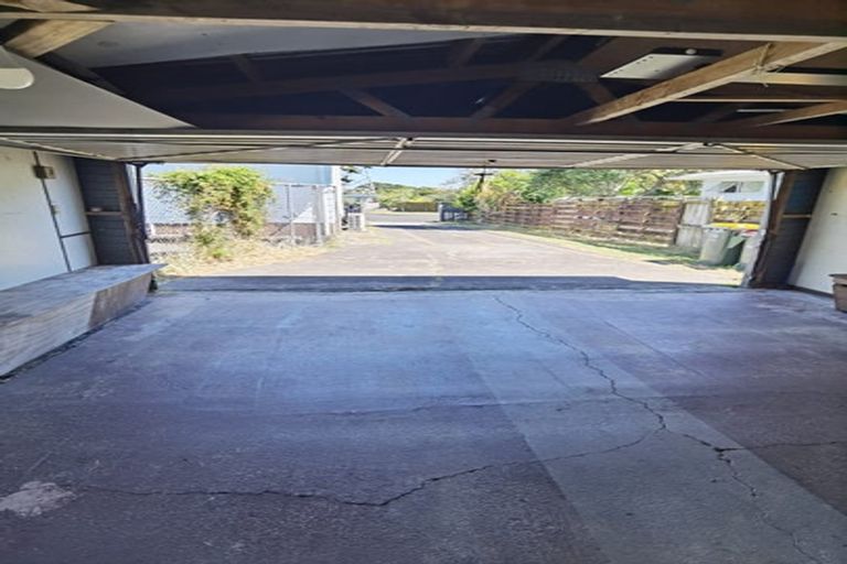 Photo of property in 55 Sikkim Crescent, Clover Park, Auckland, 2019