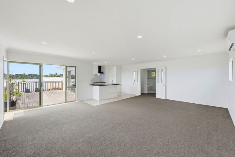 Photo of property in 17a Cherry Tree Place, Massey, Auckland, 0614