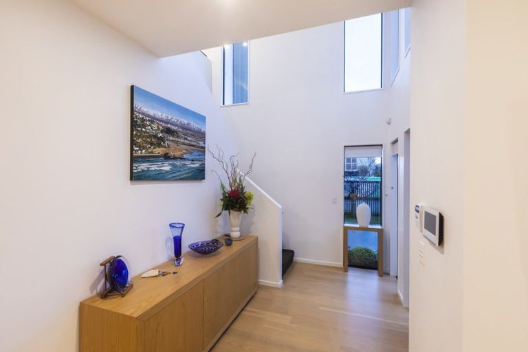 Photo of property in 21 Aikmans Road, Merivale, Christchurch, 8014