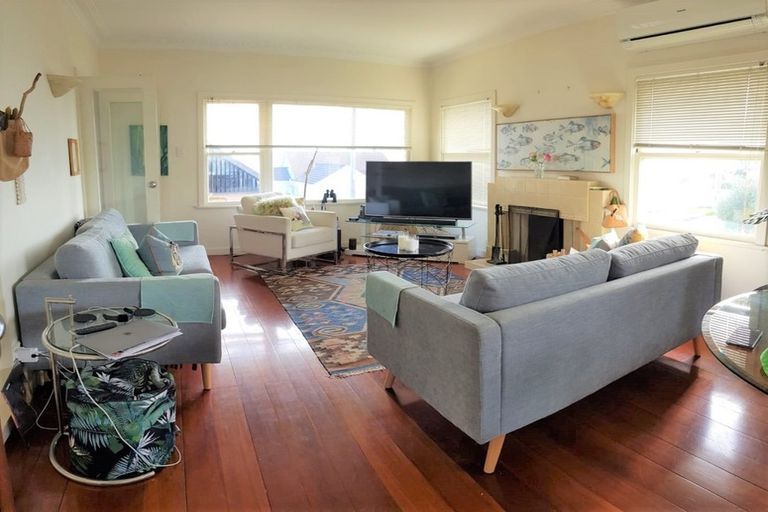 Photo of property in 85 Stanley Point Road, Stanley Point, Auckland, 0624