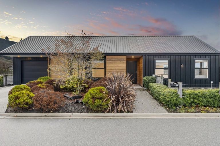 Photo of property in 46 Marbleleaf Lane, Albert Town, Wanaka, 9305