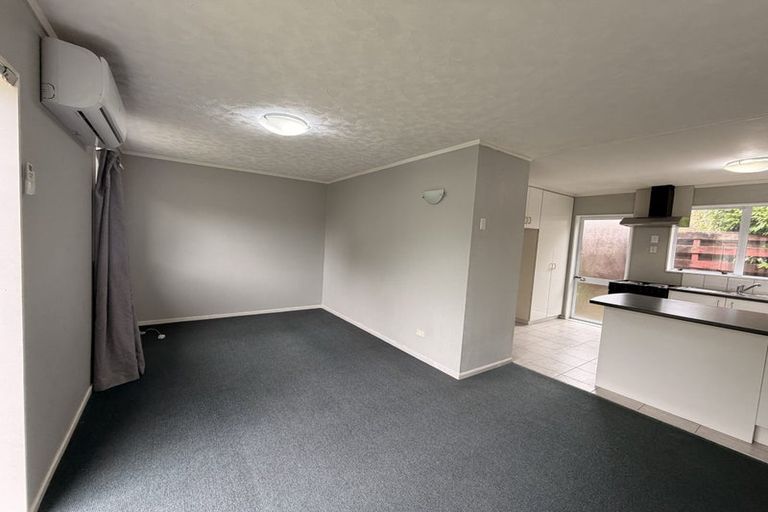 Photo of property in 21 Royal Road, Massey, Auckland, 0614