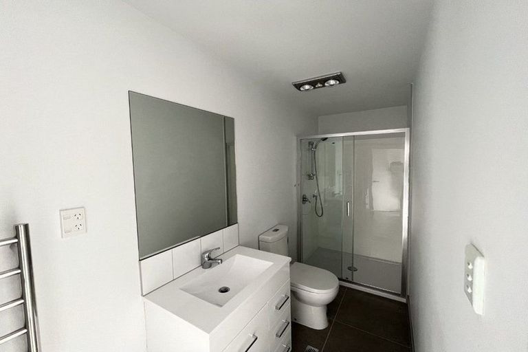 Photo of property in 1 Eileen Newey Place, Henderson, Auckland, 0612