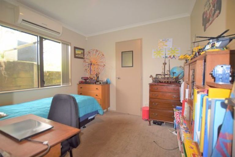 Photo of property in 24 View Ridge Drive, Ranui, Auckland, 0612