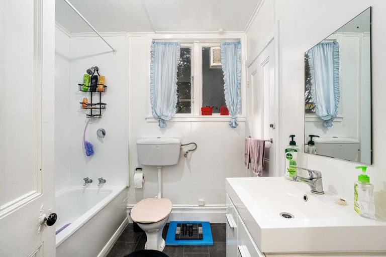 Photo of property in 33 Constable Street, Newtown, Wellington, 6021
