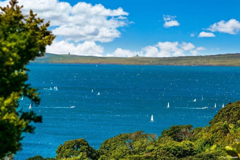 Photo of property in 35 Montgomery Avenue, Rothesay Bay, Auckland, 0630