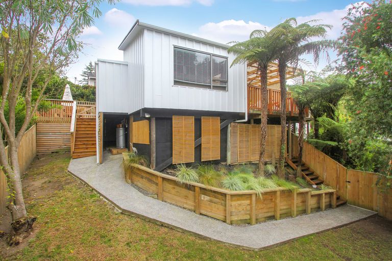 Photo of property in 2/39a Hebron Road, Waiake, Auckland, 0630