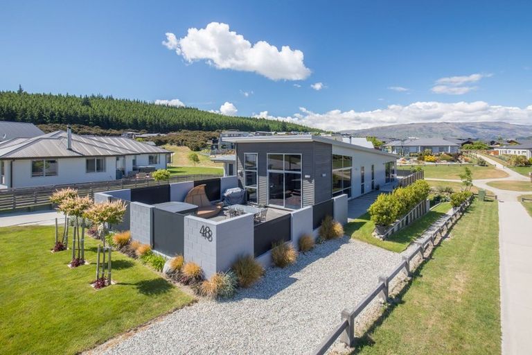 Photo of property in 48 Minaret Ridge, Wanaka, 9305