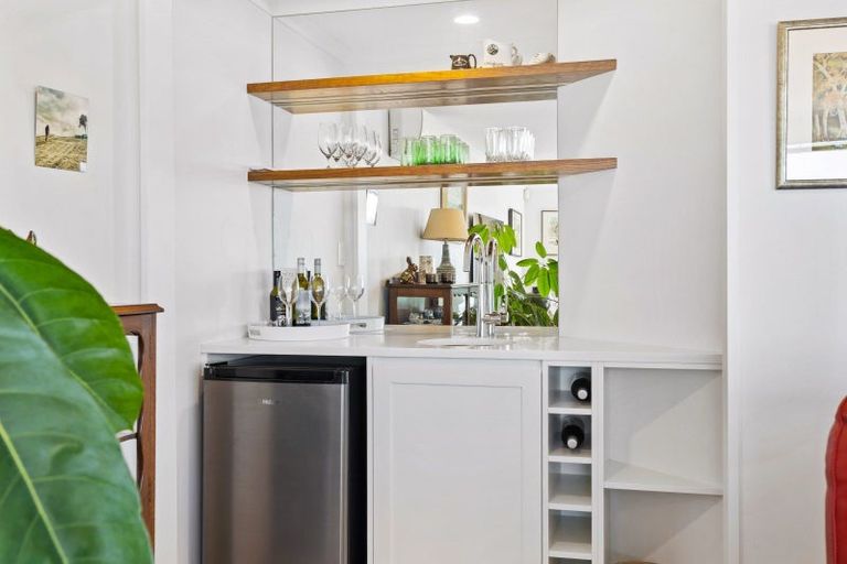 Photo of property in 2 North Terrace, Westshore, Napier, 4110