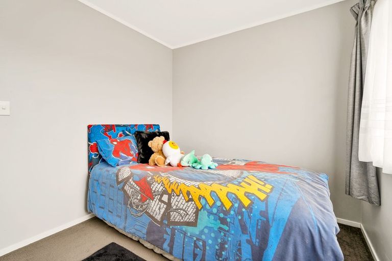 Photo of property in 23 Ginders Drive, Massey, Auckland, 0614