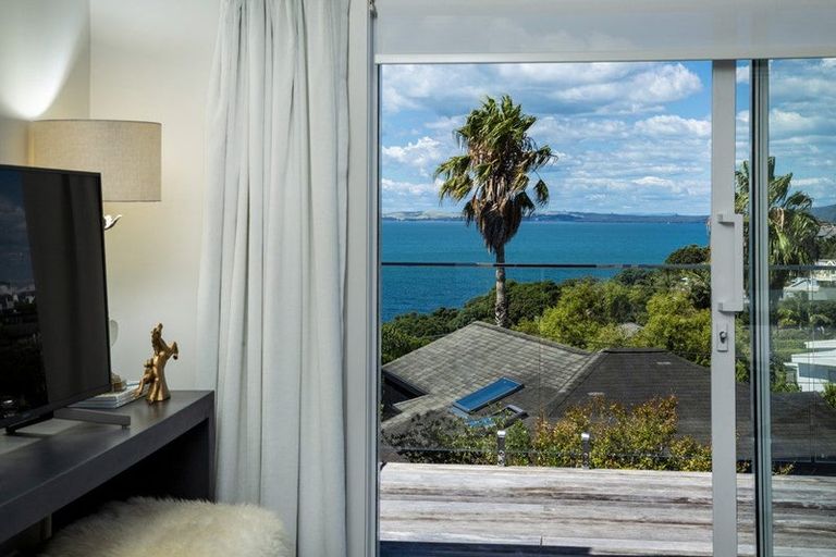Photo of property in 4/92 Churchill Road, Murrays Bay, Auckland, 0630
