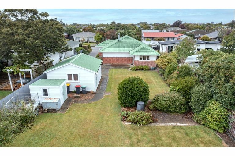 Photo of property in 1 Shaftesbury Street, Avonhead, Christchurch, 8042