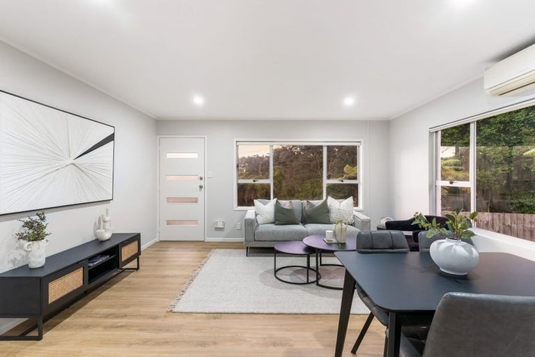 Photo of property in 2/17 Emirau Place, Glenfield, Auckland, 0629