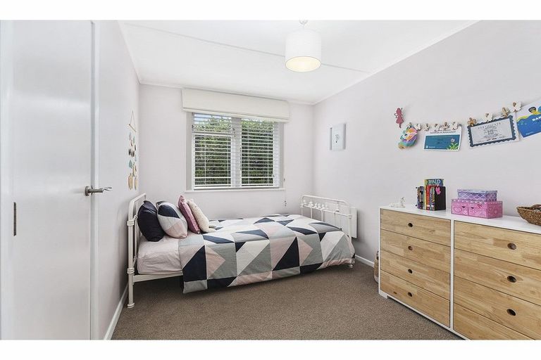 Photo of property in 69 Salford Street, Newlands, Wellington, 6037