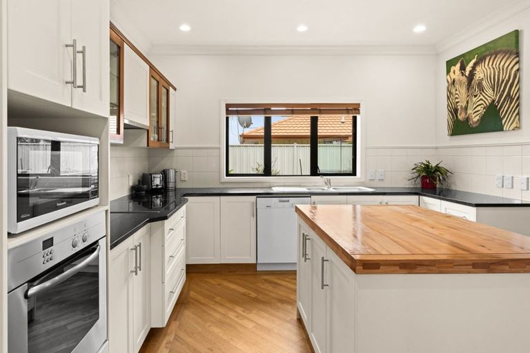 Photo of property in 2 Redwood Close, Havelock North, 4130
