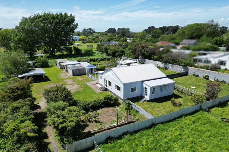 Photo of property in 67 Avenue Road, Foxton, 4814