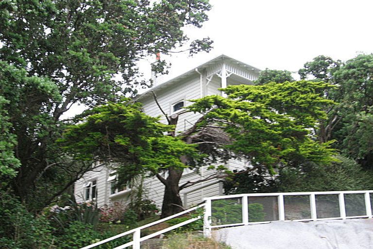 Photo of property in 32 Harland Street, Brooklyn, Wellington, 6021