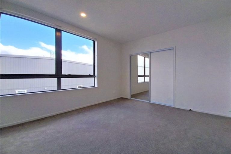 Photo of property in 588f Te Atatu Road, Te Atatu Peninsula, Auckland, 0610