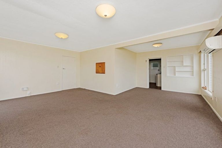 Photo of property in 46 Miles Crescent, Newlands, Wellington, 6037