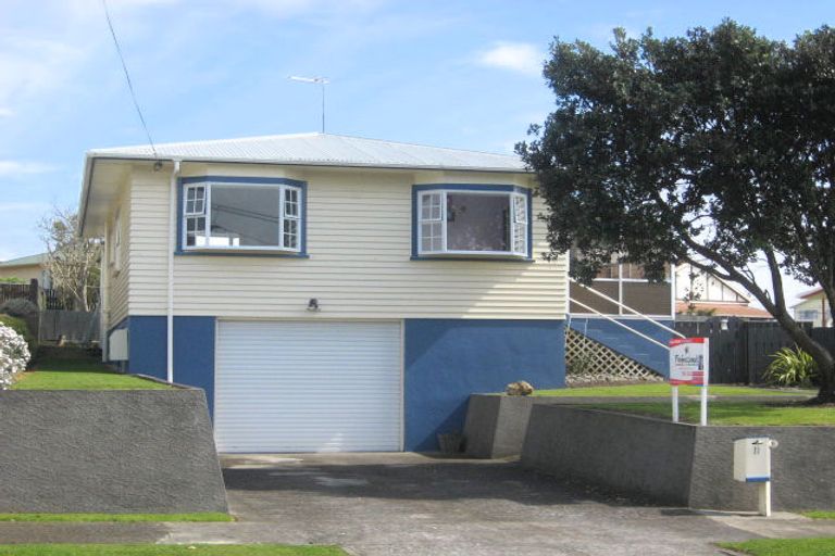 Photo of property in 11 Rospeath Crescent, Spotswood, New Plymouth, 4310