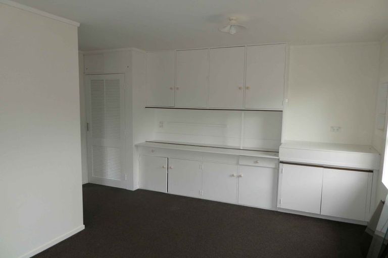 Photo of property in 1/22 Robert Burke Place, Henderson, Auckland, 0612