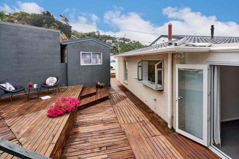 Photo of property in 1 Ferry Street, Seatoun, Wellington, 6022