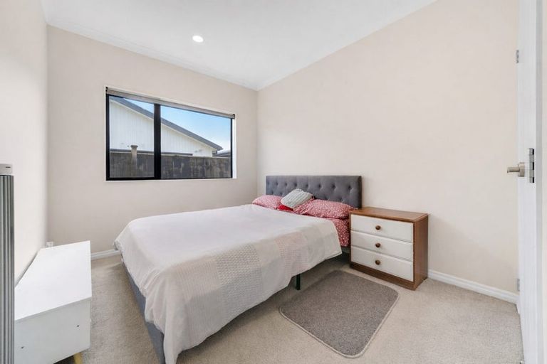 Photo of property in 6 Kakabeak Way, Takanini, 2110