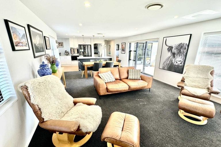 Photo of property in 28 Highgate Drive, Rangiora, 7400