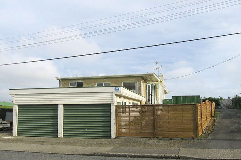 Photo of property in 6 Mahana Road, Paraparaumu Beach, Paraparaumu, 5032