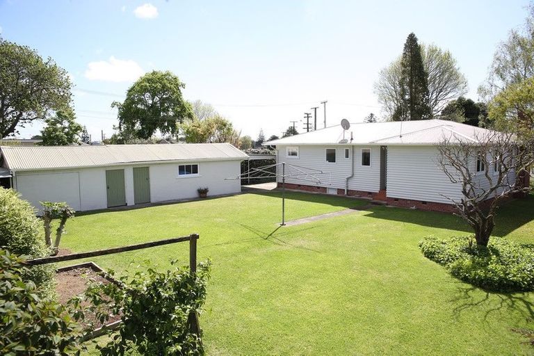 Photo of property in 32 Youngs Road, Papakura, 2110