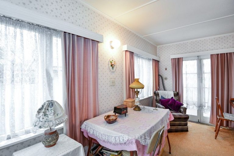 Photo of property in 443 Dalcross Street, Mayfair, Hastings, 4122
