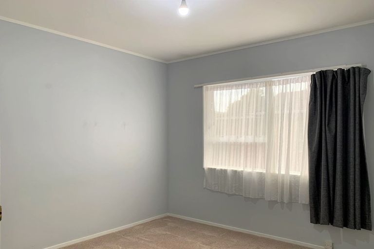 Photo of property in 5 Newington Road, Henderson, Auckland, 0612