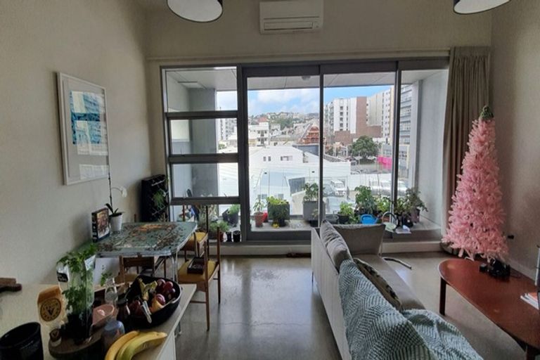 Photo of property in 25u2 Home Street, Mount Victoria, Wellington, 6011