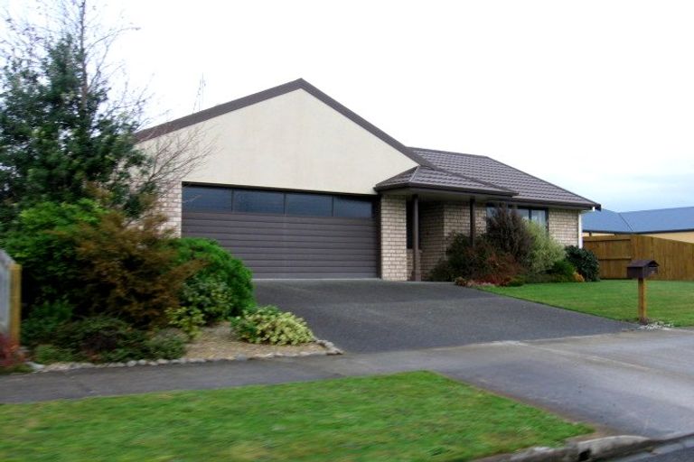 Photo of property in 12 Fernlea Avenue, Kelvin Grove, Palmerston North, 4414