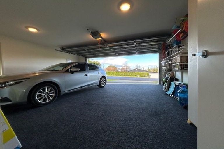 Photo of property in 24 Laly Haddon Place, Matakana, 0985