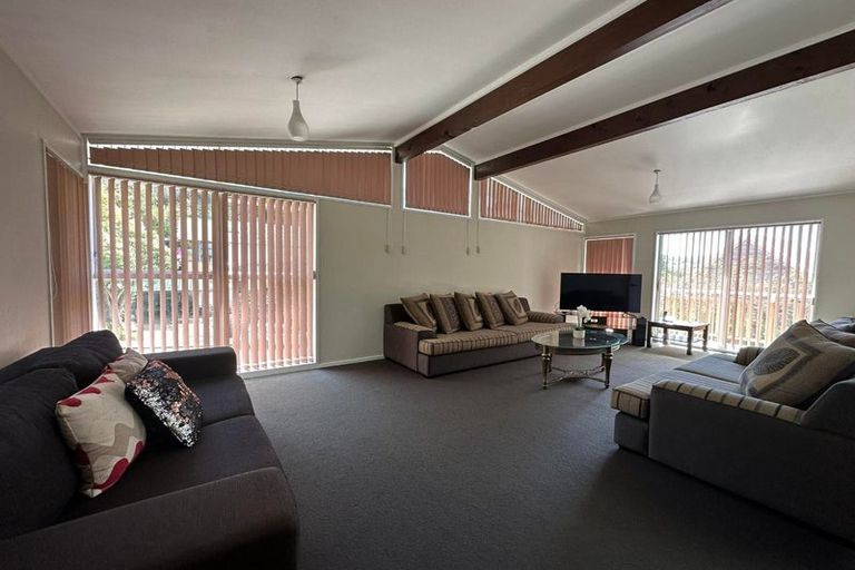 Photo of property in 78 Churton Drive, Churton Park, Wellington, 6037