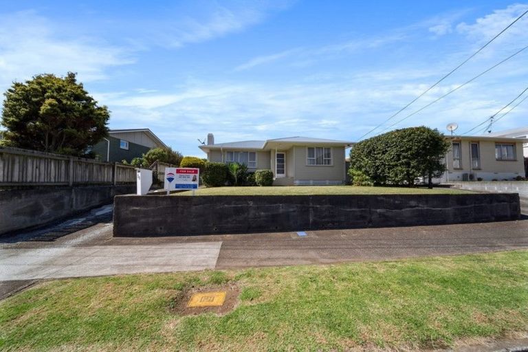 Photo of property in 20 Rospeath Crescent, Spotswood, New Plymouth, 4310