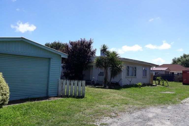 Photo of property in 71 Avenue Road, Foxton, 4814