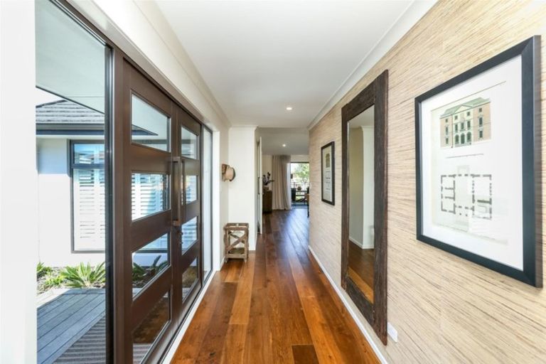 Photo of property in 1 Tupare Place, Highlands Park, New Plymouth, 4312