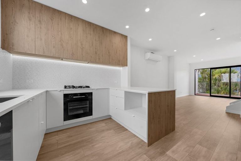 Photo of property in 7c Agincourt Street, Glenfield, Auckland, 0629