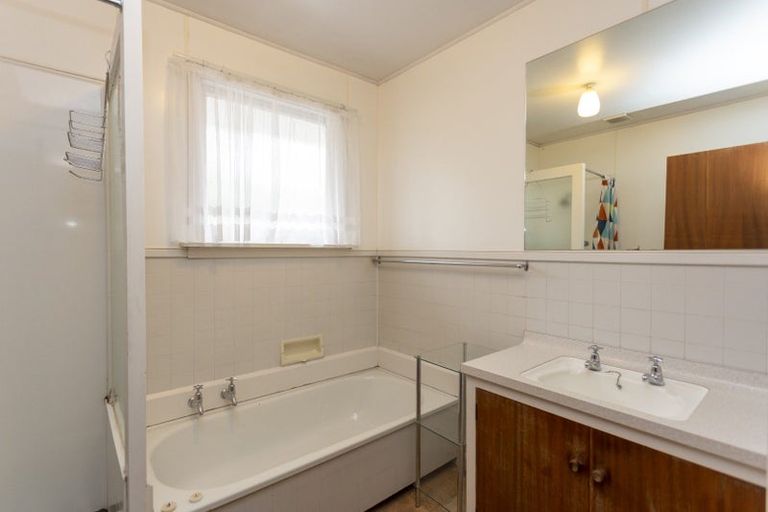 Photo of property in 2/11 Puriri Street, Riccarton, Christchurch, 8041