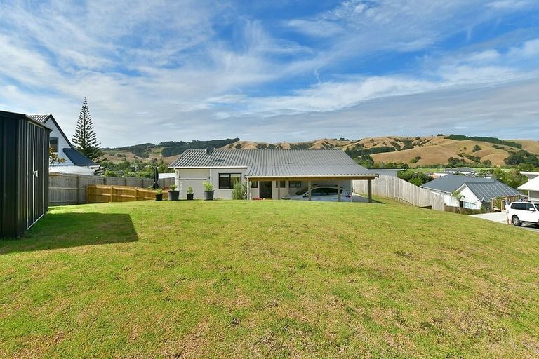Photo of property in 16 Rauta Way, Helensville, 0800