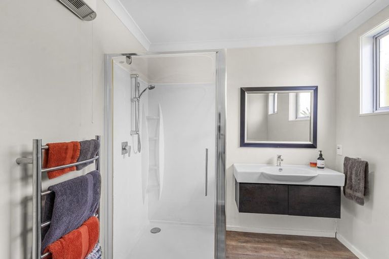 Photo of property in 310 Memorial Avenue, Burnside, Christchurch, 8053