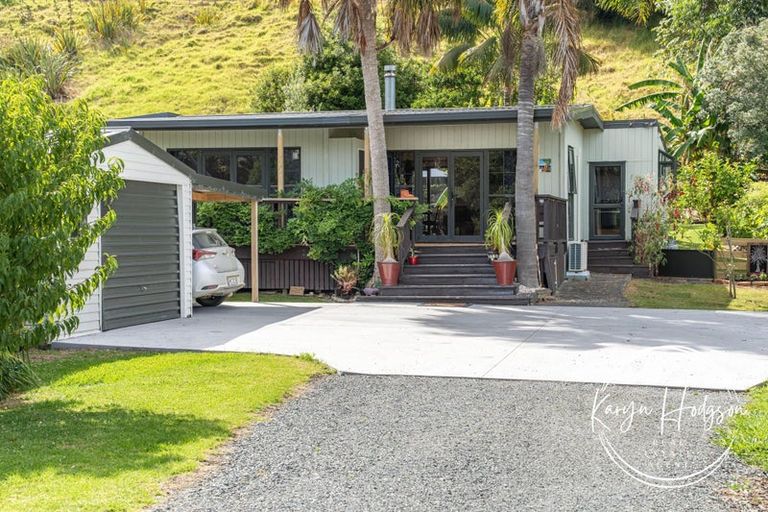 Photo of property in 10 Regent Street, Whakapirau, Maungaturoto, 0583