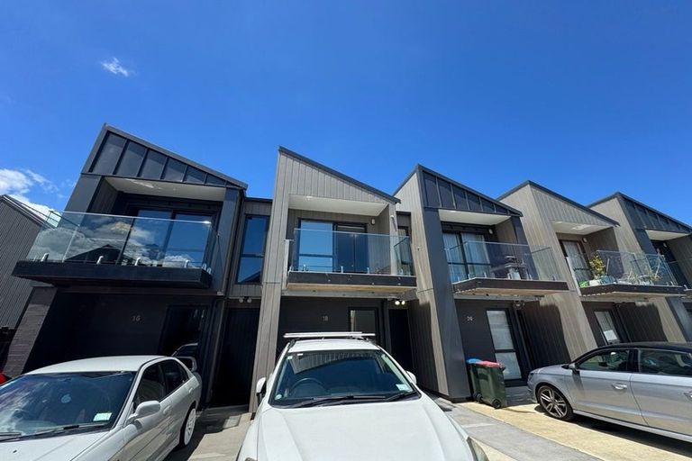 Photo of property in 18 Otaimako Place, Mangere, Auckland, 2022