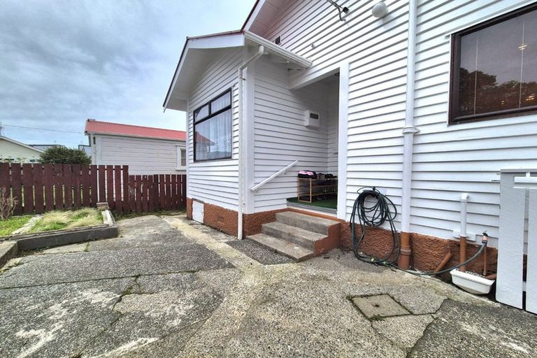 Photo of property in 101 The Parade, Island Bay, Wellington, 6023