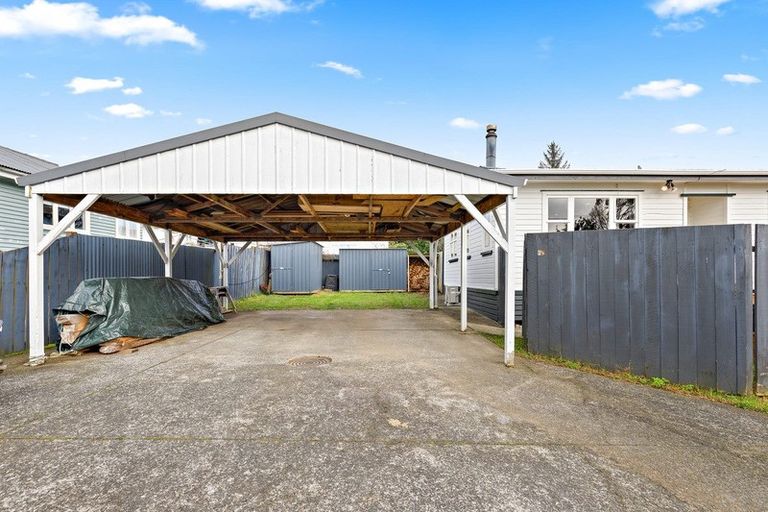 Photo of property in 24 Woodside Road, Massey, Auckland, 0614