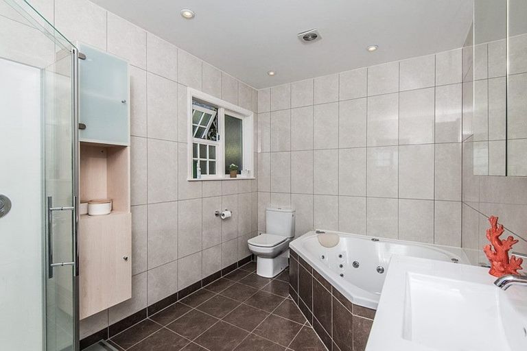 Photo of property in 13 Waru Street, Khandallah, Wellington, 6035